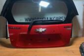 Afbeelding 1 van Kofferklep origineel rood Chevrolet Spark ('10-'14)