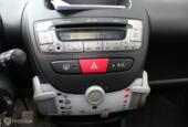 Toyota Aygo 1.0-12V VVT-I 5-Deurs Facelift 2 Exclusive Ledverlichting Airconditioning Centr.Deurvergr. Elek.Ramen Stuurbekr. Radio/Cd/Aux Dubb.Speakers 12V.-Aansl. Isofix Métallic lak Nieuwe APK!