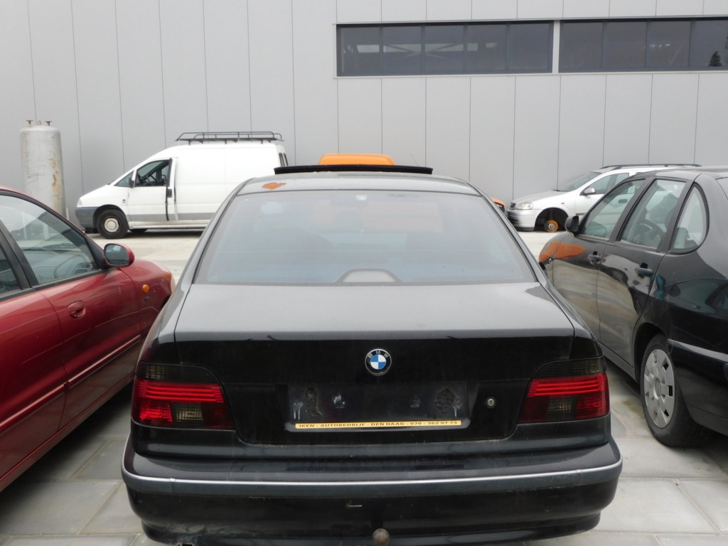 Afbeelding 4 van BMW 5-serie E39 523i                       