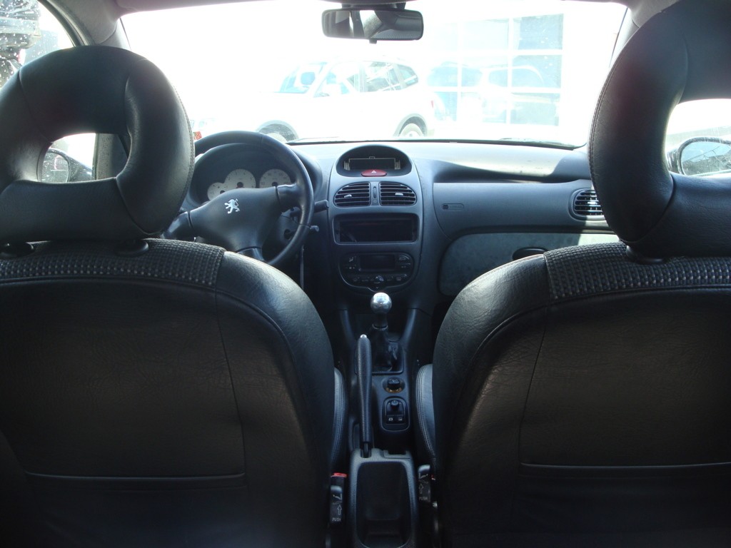 Afbeelding 20 van Peugeot 206 2.0-16V GTI