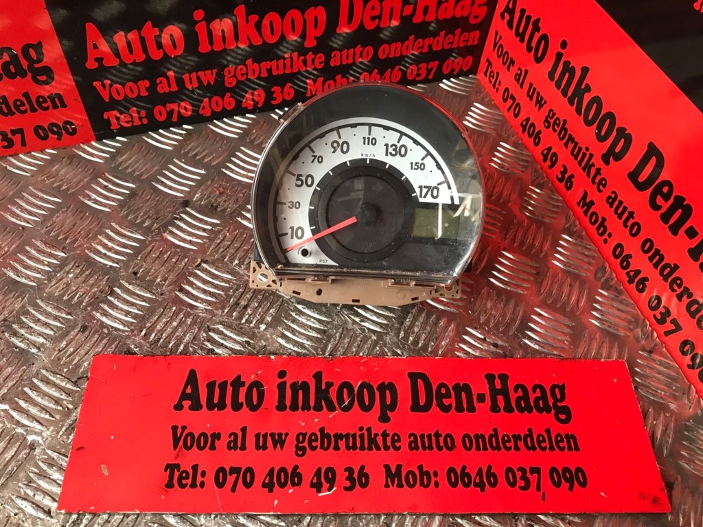 Afbeelding 1 van Toyota Aygo/107/C1 ('05-'14) 1.0 12V Tellerhuis / Km teller