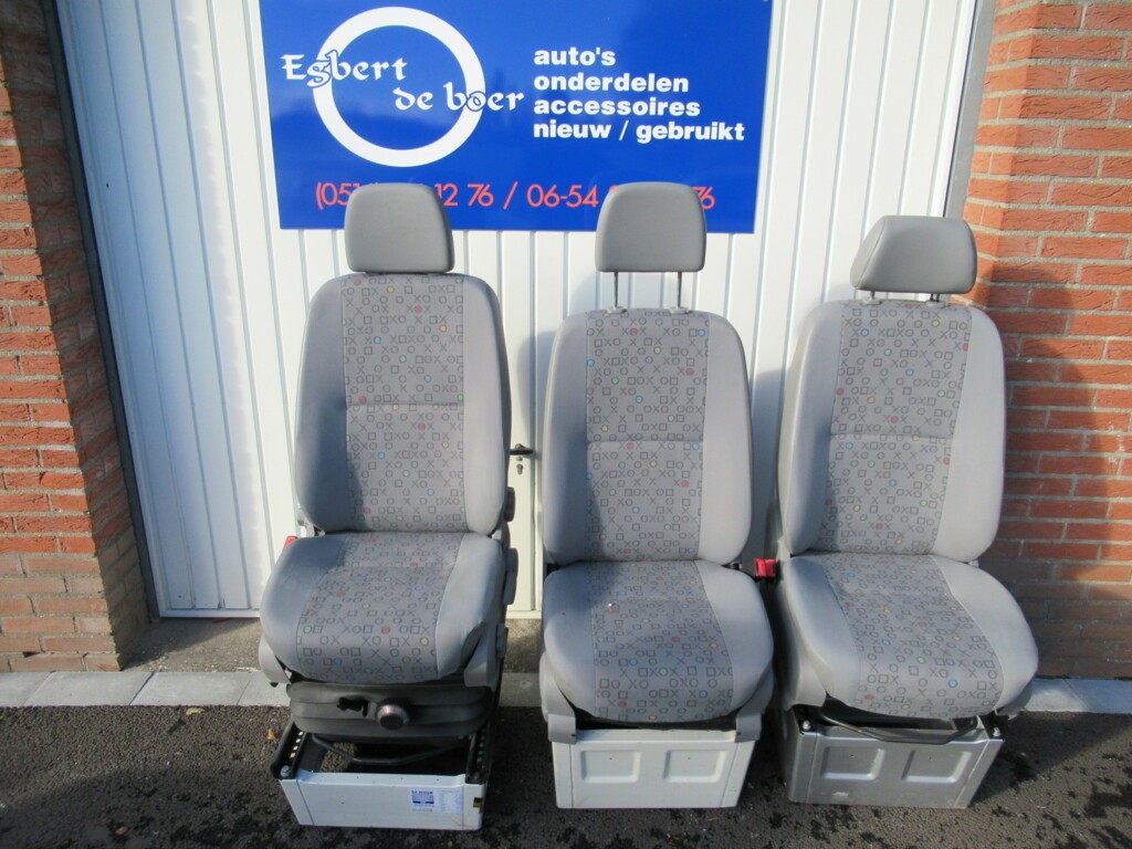 Afbeelding 1 van Stoel bestuurdersstoel bijrijdersstoel VW Crafter bj '06-'17