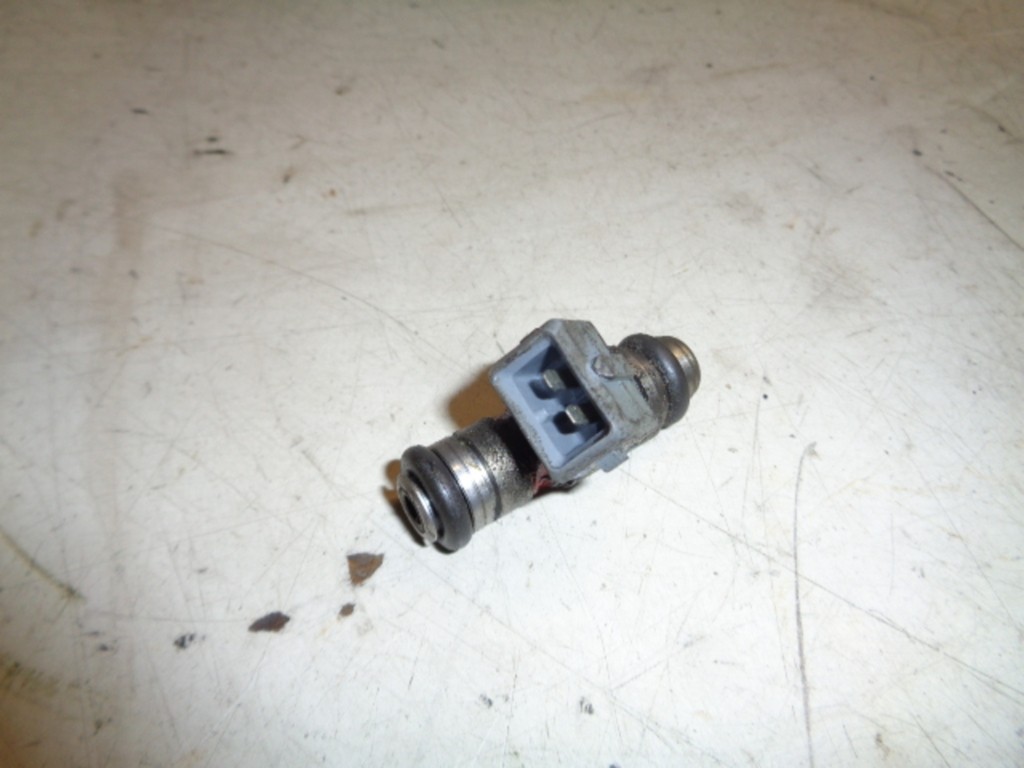 Afbeelding 1 van Injector brandstof Volkswagen Bora 1.4-16V ('98-'06) 036906031G