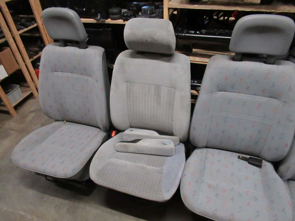 Afbeelding 4 van VW T4 bestuurdersstoel bijrijdersstoel stoel, bj '90 tm '03