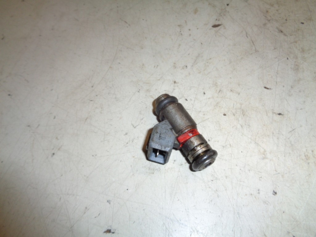 Afbeelding 1 van Injector brandstof Volkswagen Bora 1.4-16V ('98-'06) 036906031G