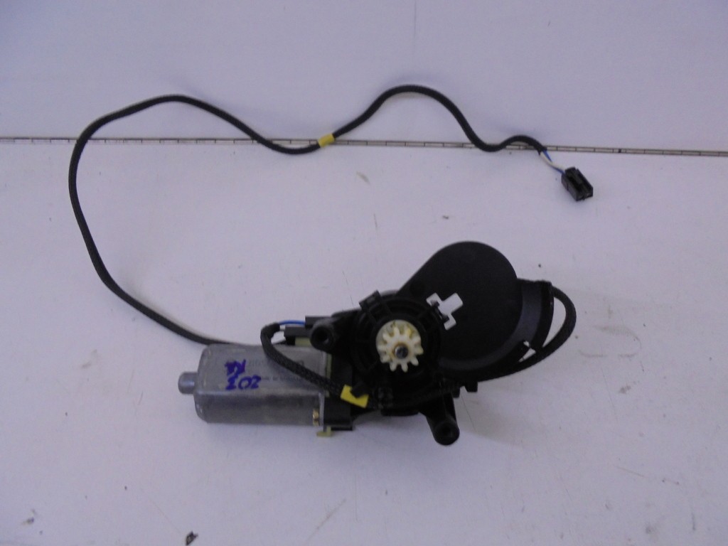 Afbeelding 1 van E-KLASSE W211 STOELVERSTELLING MOTOR RUGLEUNING A2038202042