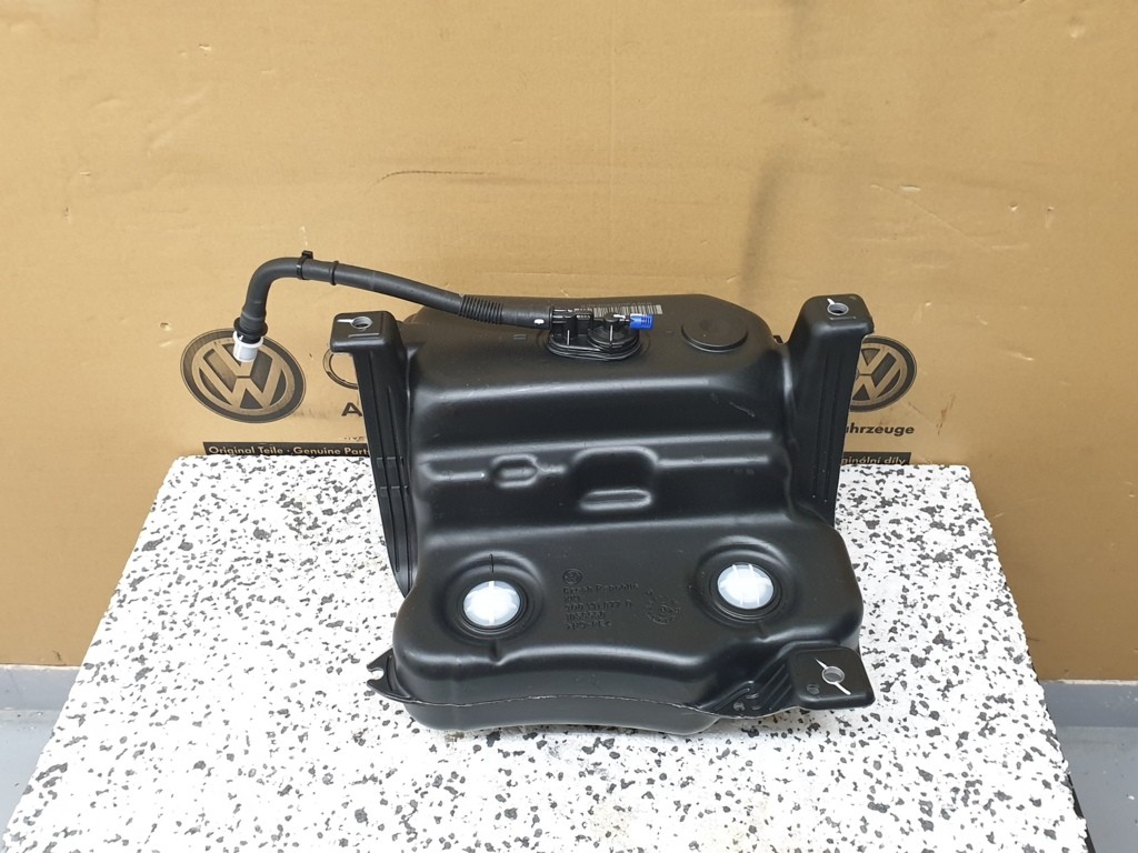 Afbeelding 1 van VW PASSAT B8 ARTEON 3G Adblue tank Brandstoftank 3Q0131877D