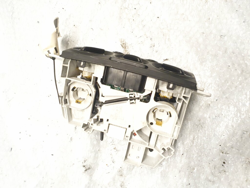 Afbeelding 4 van Kachelbedieningspaneel Mazda Premacy 2.0 DiTD Comfort 99-05