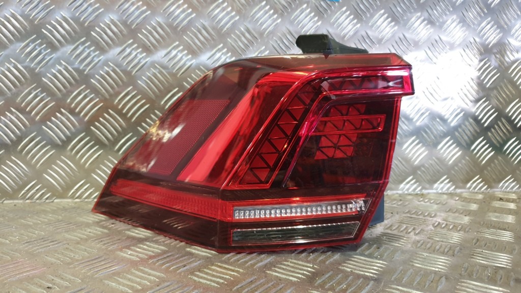 Afbeelding 1 van Volkswagen Tiguan AD1 LED Achterlicht links 5NA945207C