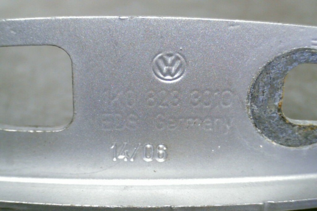 Afbeelding 2 van Motorkap scharnier Links 1K0823301C​ VW Jetta V ​('05-'10)