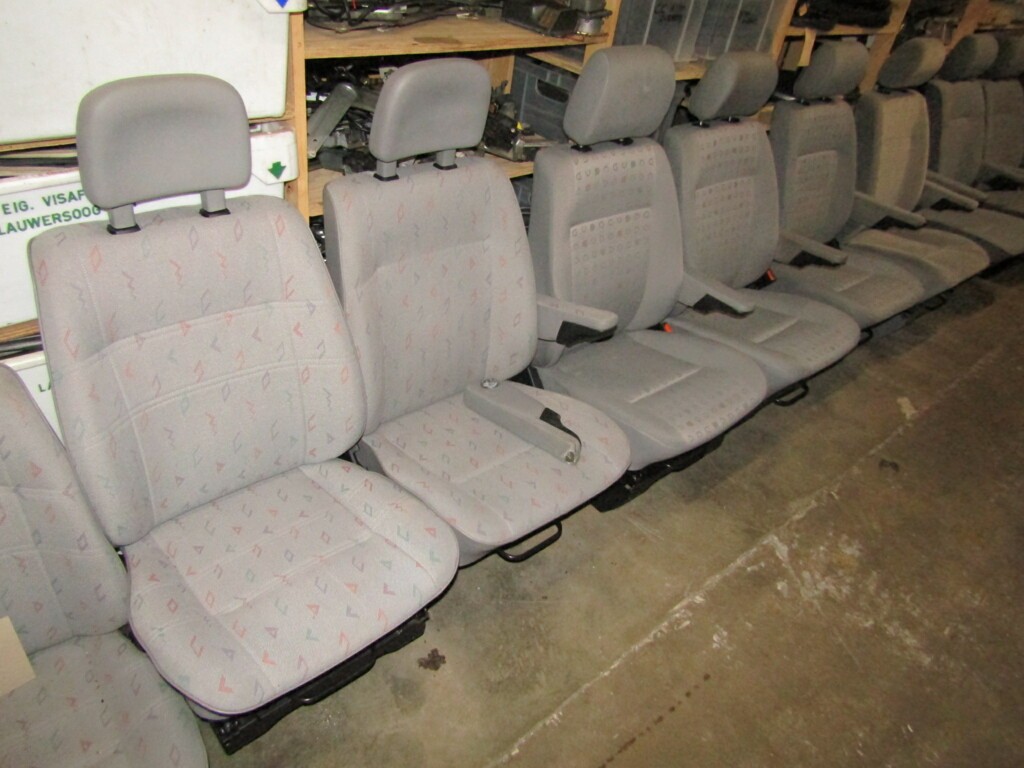 Afbeelding 2 van Stoel stoelen bankje VW Transporter T4 bouwjaar  '90 t/m '03