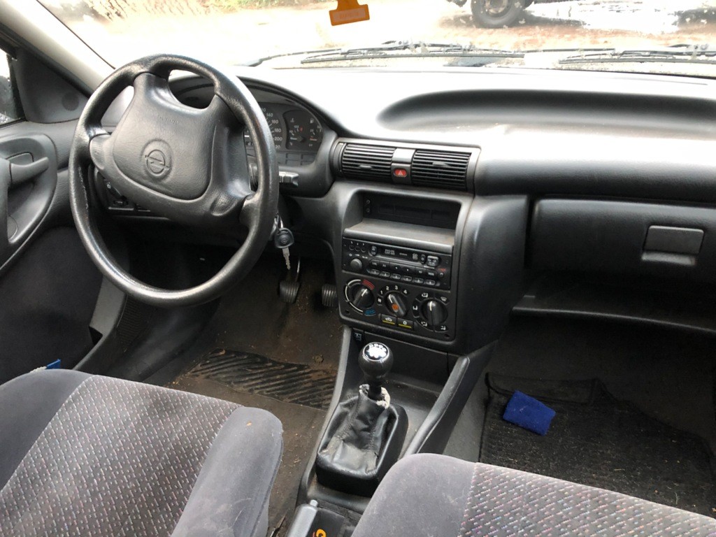 Afbeelding 3 van Opel Astra 1.6i Edition