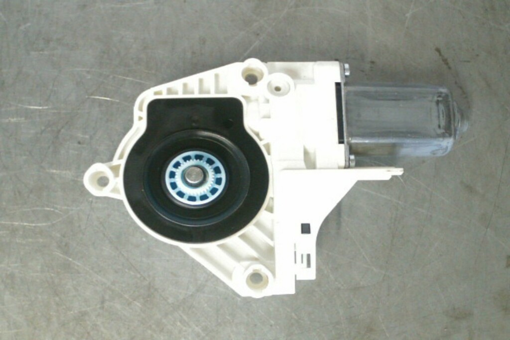 Afbeelding 1 van Raammotor linksvoor ​​8K0959801C​ ​​Audi A1 8X ('10-'18)​