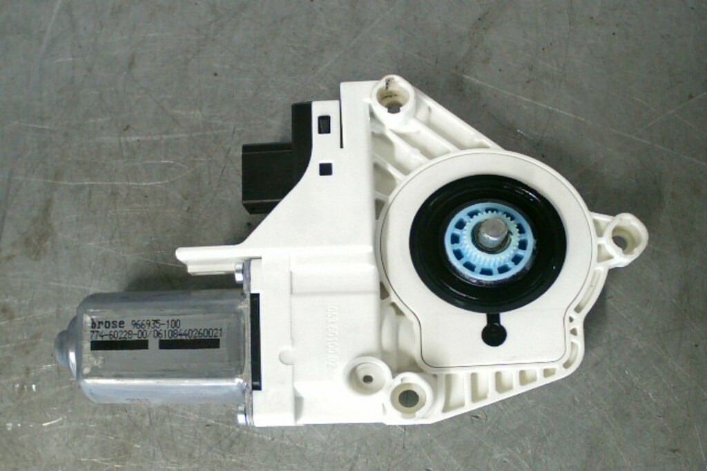 Afbeelding 1 van Raammotor LV ​​8K0959801​ ​​Audi A4 Avant B8 ('08-'16)​