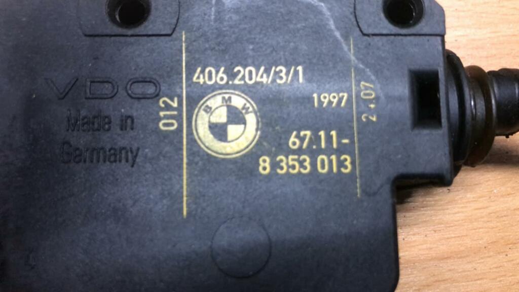 Afbeelding 2 van Motor tankklepvergrendeling BMW E36  67118353013