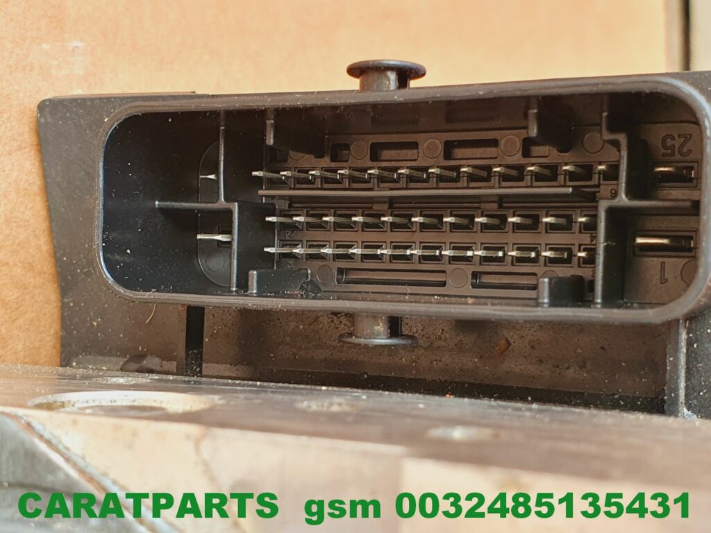 Afbeelding 2 van 8r0907379af Q5 ABS Pomp ( Hydraulic Unit Connector ) q5 8r