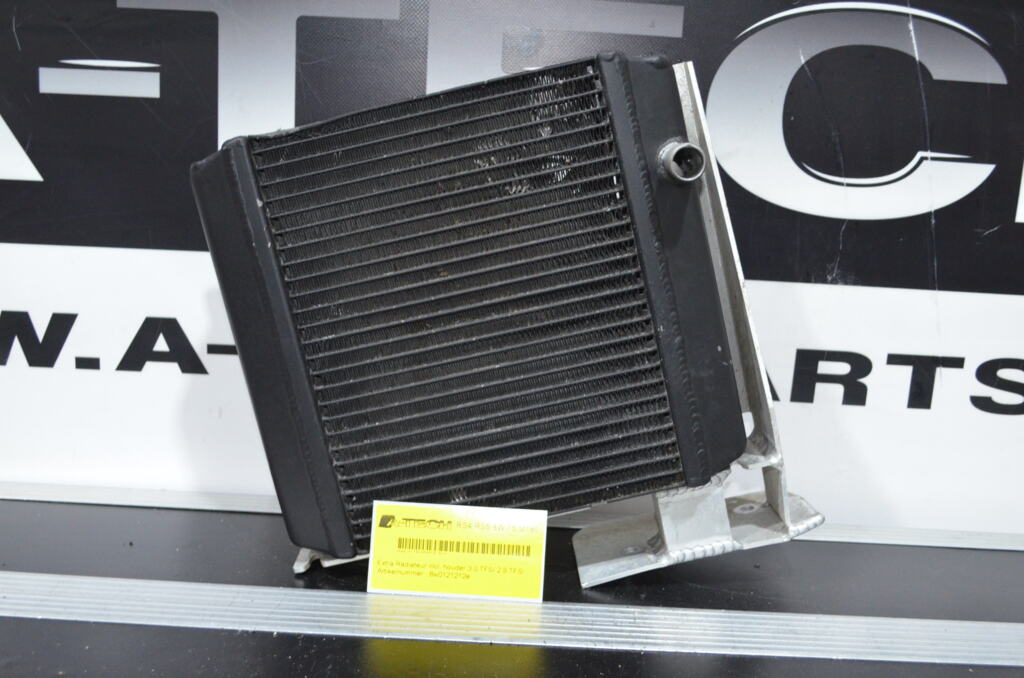 Afbeelding 1 van Radiateur Audi  RS4 RS5 B9 F5 2.9 TFSI RS4 (15-> 8w0121212e