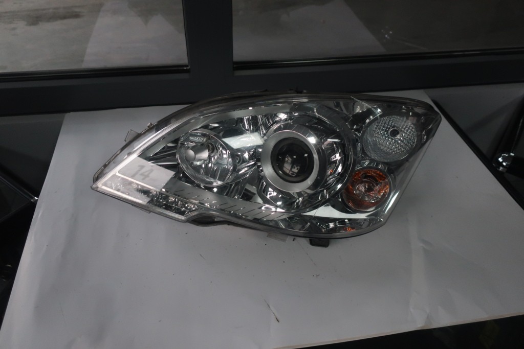 Afbeelding 1 van Xenon Koplamp links Mercedes W639 ('10-'14) a6398202861