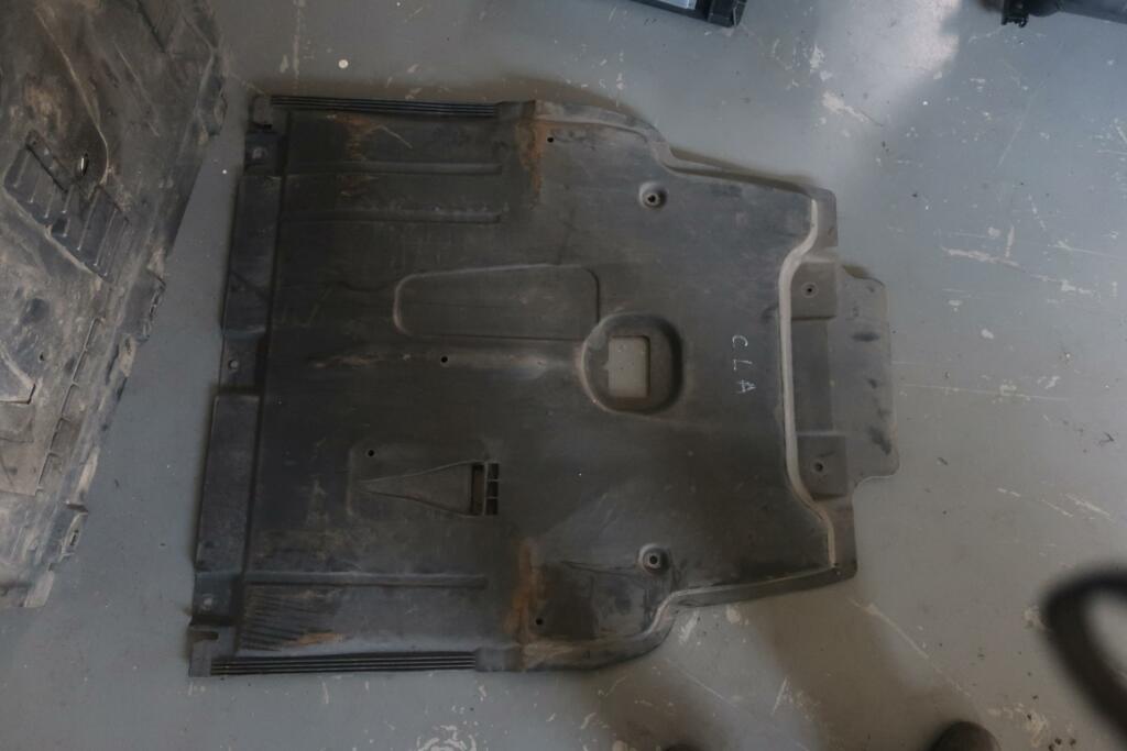 Afbeelding 1 van onderplaat Beschermplaat Mercedes CLA 117 a2465200123