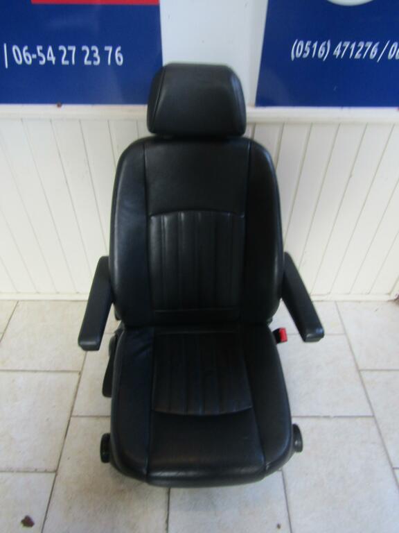 Afbeelding 6 van Stoel stoelen bestuurder bijrijders leer/stof mercedes vito