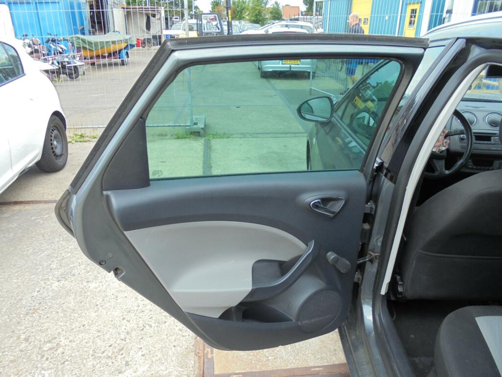 Afbeelding 2 van Portier LA  grijs 5-deurs Seat Ibiza ST 6J (10-17) 6J8833055