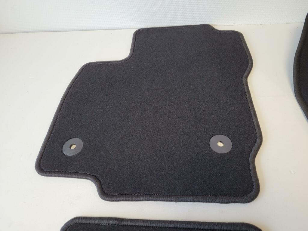 Afbeelding 2 van Origineel nieuwe 4-delige zwarte mattenset voor Ford B-max