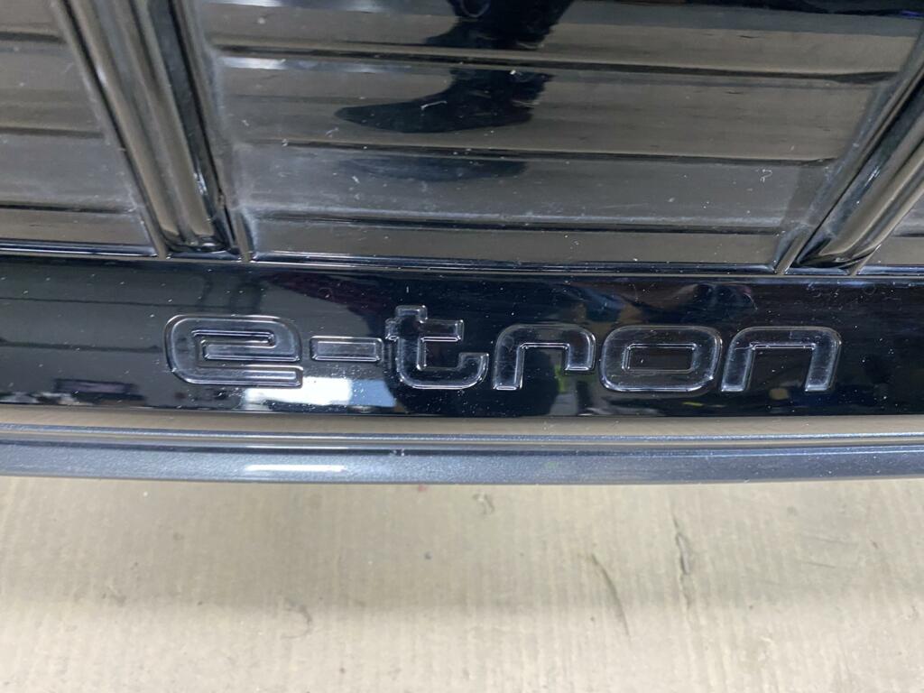 Afbeelding 5 van Voorbumper Audi E-Tron ORIGINEEL 4KE807437