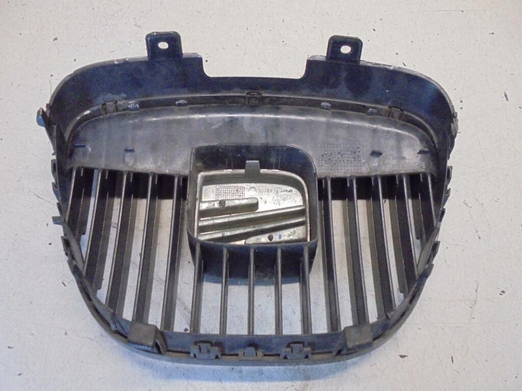 Afbeelding 2 van Grill  Seat Ibiza 6L 1.4-16V Chill Out ('02-'09) 6L0853654