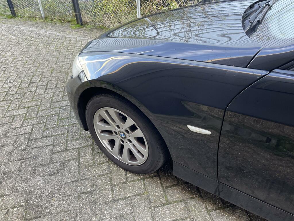 Afbeelding 3 van Spatbord links zwart 475/9 BMW 3-serie E90 E91  ('05-'08)