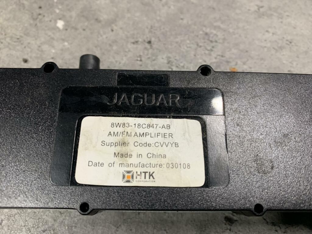 Afbeelding 3 van Antenne versterker Jaguar XK Coupé ('06-'15) 8W83-18C847