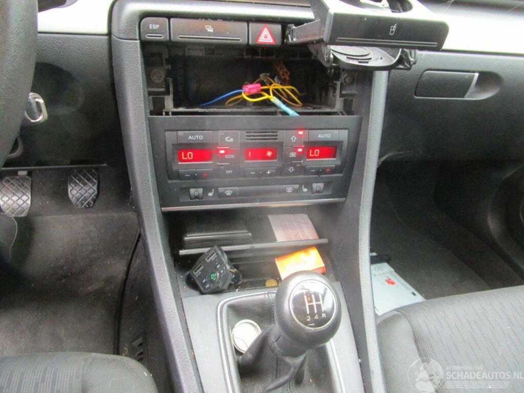 Afbeelding 9 van Audi A4 1.6