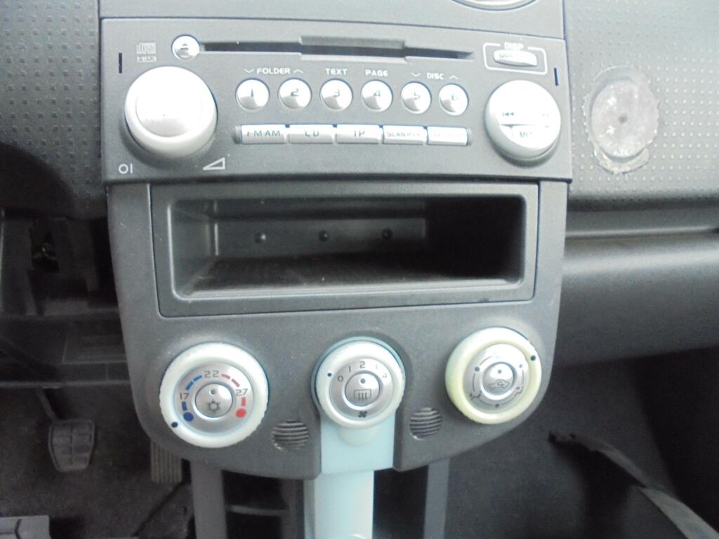 Afbeelding 1 van Radio 98568 cd Mitsubishi Colt VI 1.3 Incharge ('04-'13) 8701A150HB