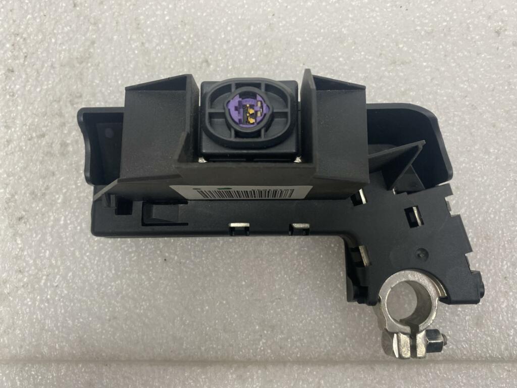Afbeelding 3 van Zekeringkast Met Crash Sensor Audi A4 ORIGINEEL 4F0915519