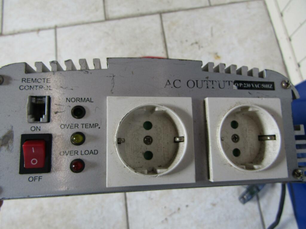 Afbeelding 3 van Omvormer van 12 volt naar 220 volt past in iedere auto