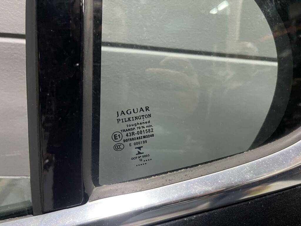 Afbeelding 4 van Achterportier linksachter Jaguar XF X250 (08-'15) FACELIFT!