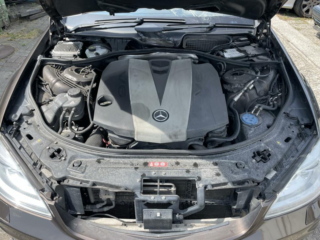 Afbeelding 1 van Motorblok 642.862 Mercedes S-klasse W221 Nieuwe Oliekoeler