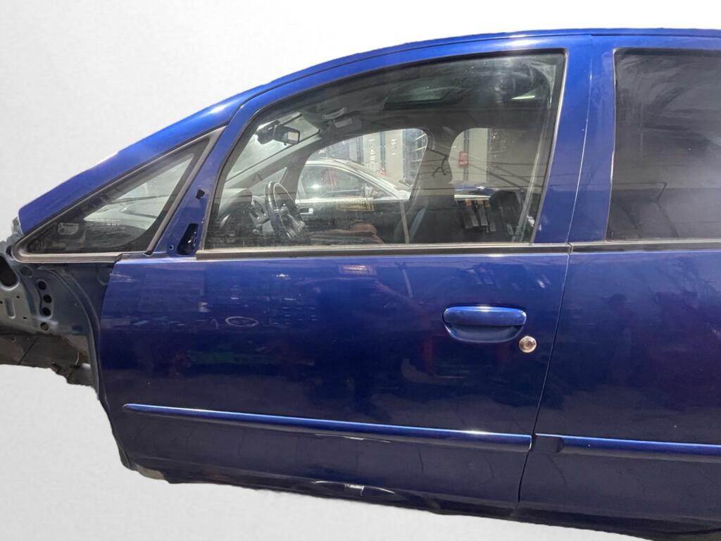 Afbeelding 1 van Portier linksvoor blauw 5-deurs Mitsubishi Colt VI (04-13)