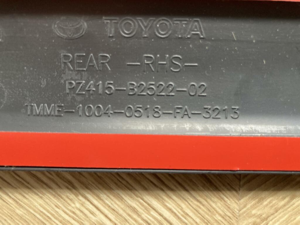 Afbeelding 10 van Toyota Yaris II PZ415-B2522-01 Stootlijst Set PZ415-B2522-02