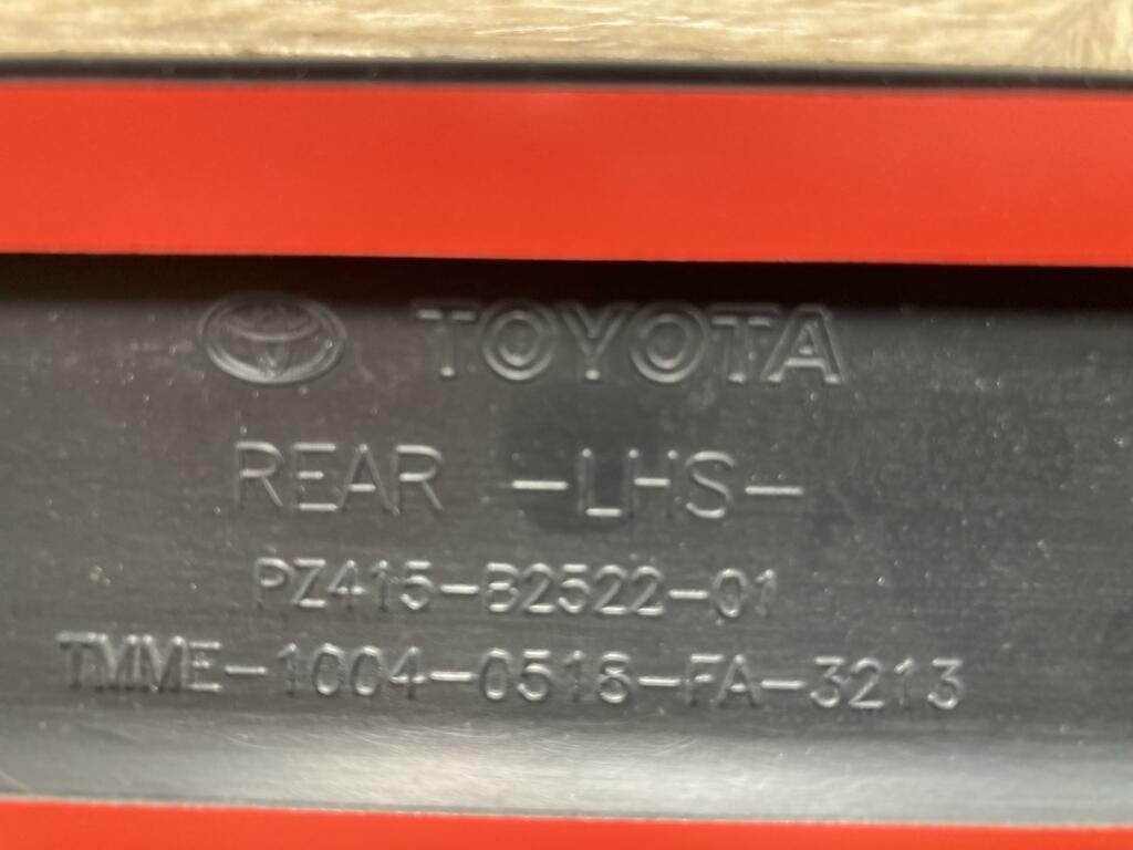 Afbeelding 13 van Toyota Yaris II PZ415-B2522-01 Stootlijst Set PZ415-B2522-02