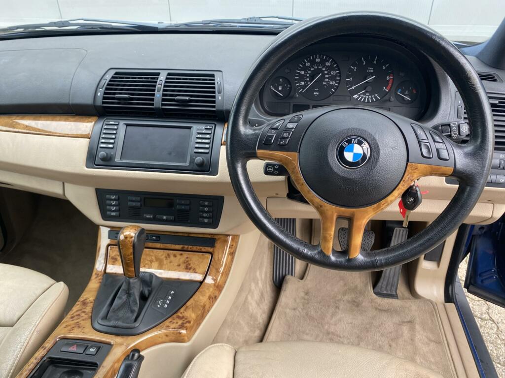 Afbeelding 35 van BMW X5 4.4i