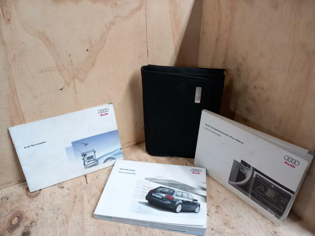 Afbeelding 1 van Audi A4 Avant B7 Instructie Boekjes 2004 t/m 2011
