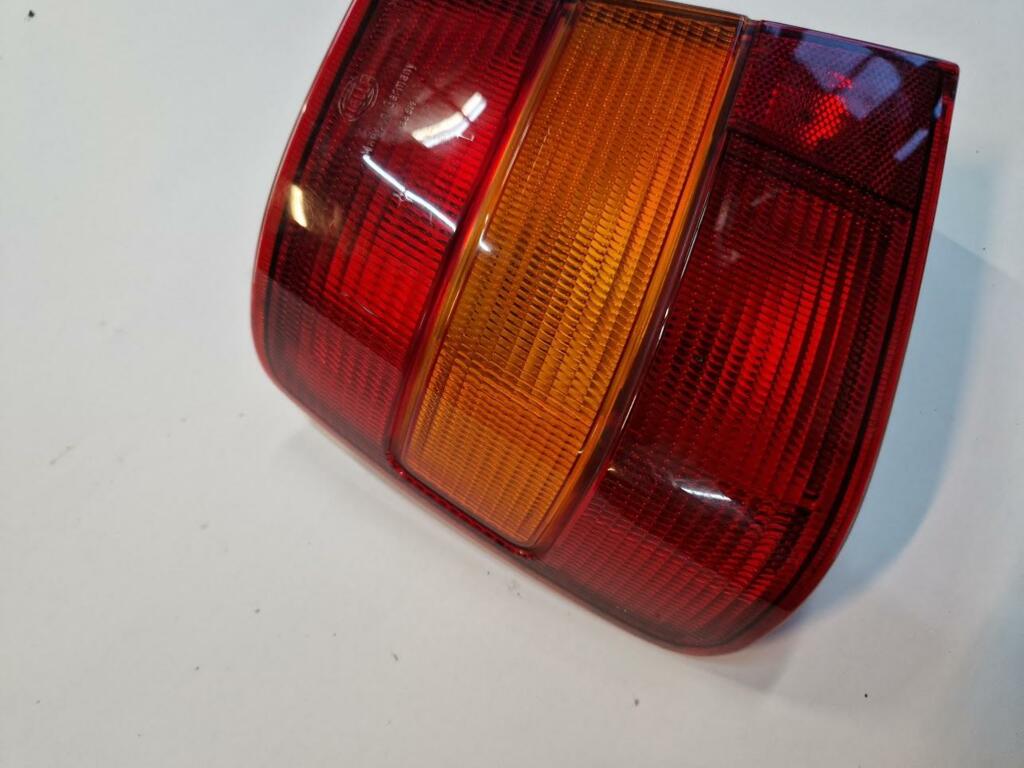 Afbeelding 2 van Achterlicht linksbuiten Volvo 940 2.3i GL ('90-'98) 3534083