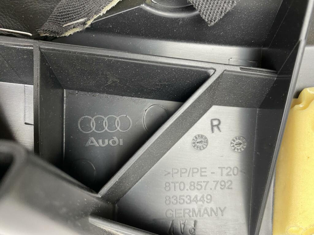 Afbeelding 6 van Zijdeel Rechts Achterbank Leer Audi A5 8T Nappa 8T0857792