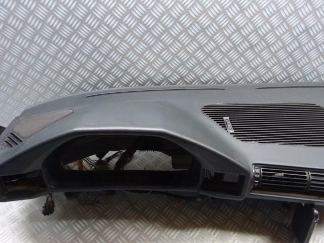 Afbeelding 3 van Dashboard BMW 5-serie E34 zwart sedan touring