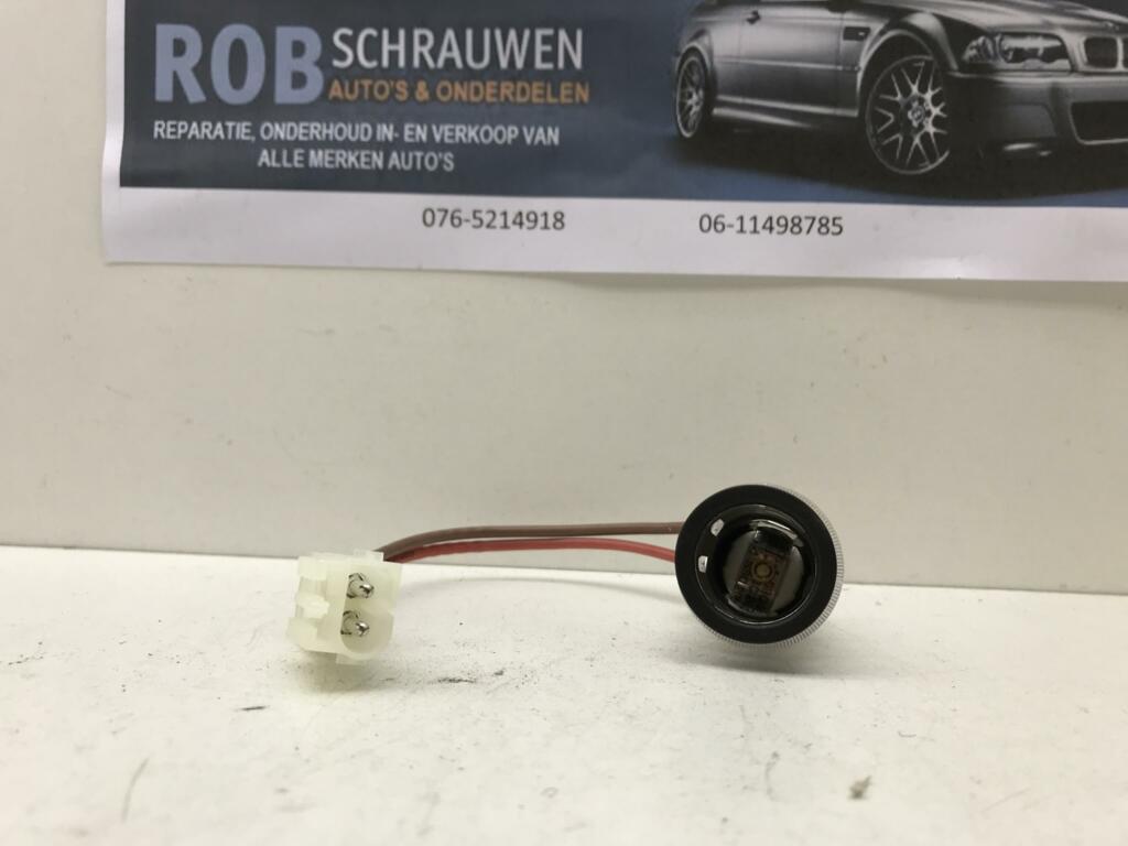 Afbeelding 1 van Stopcontact aansteker past op div. BMW 's 61346977679
