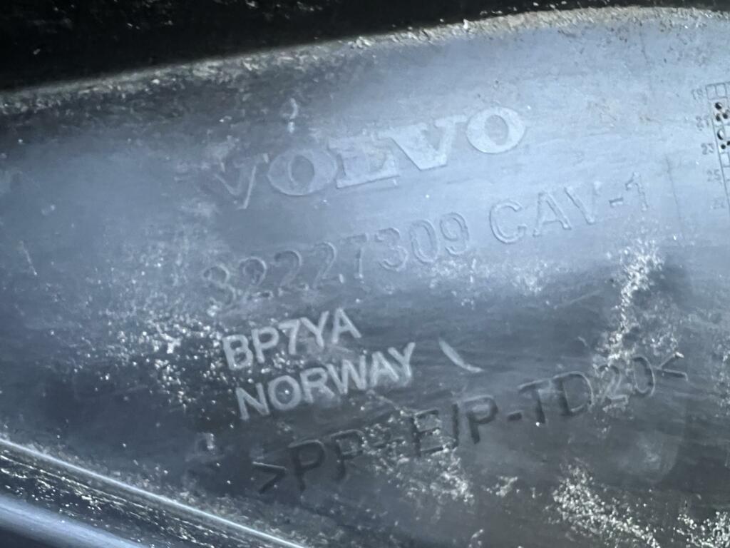 Afbeelding 8 van Volvo XC40 C40 Bodemplaat 32227309 Onderplaat Voorbumper 756