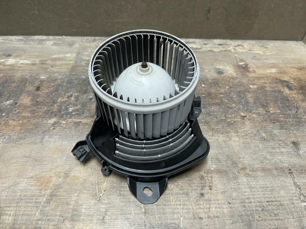 Afbeelding 1 van Kachelventilatormotor + weerstand Fiat Punto Evo  g17750c0