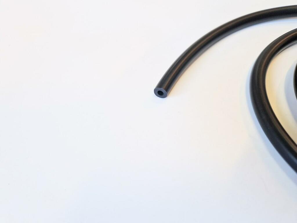 Afbeelding 2 van Vacuum slang universeel zwart 3,5 mm / 7,5 mm 1 Meter