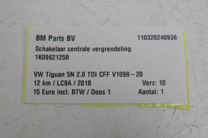 Afbeelding 6 van Schakelaar centrale vergrendeling VW Tiguan 5N 1K0962125B