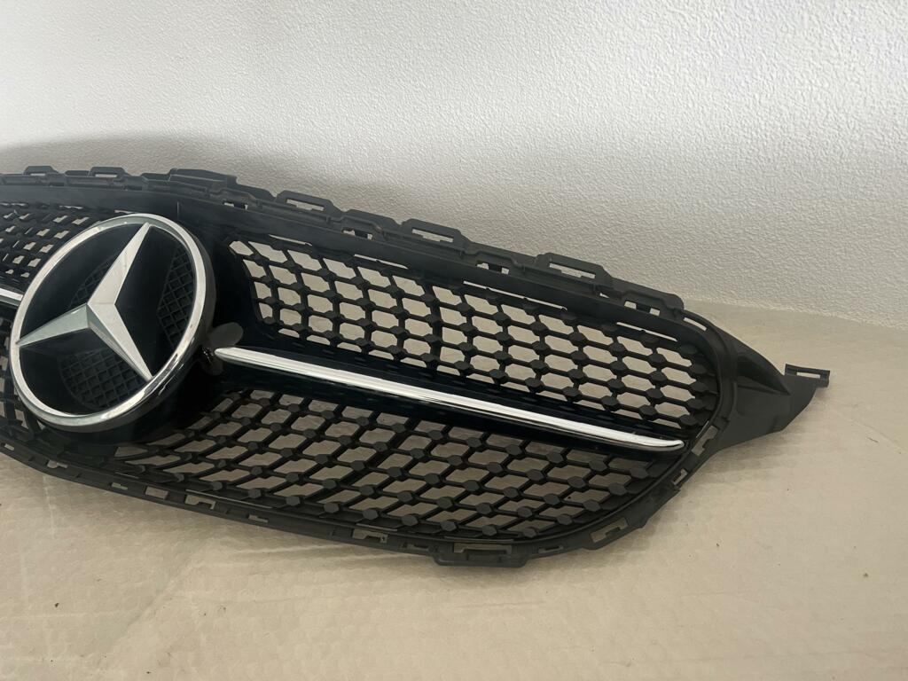 Afbeelding 8 van W205 facelift AMG Diamond Grill C klasse Zwart Mercedes 4568